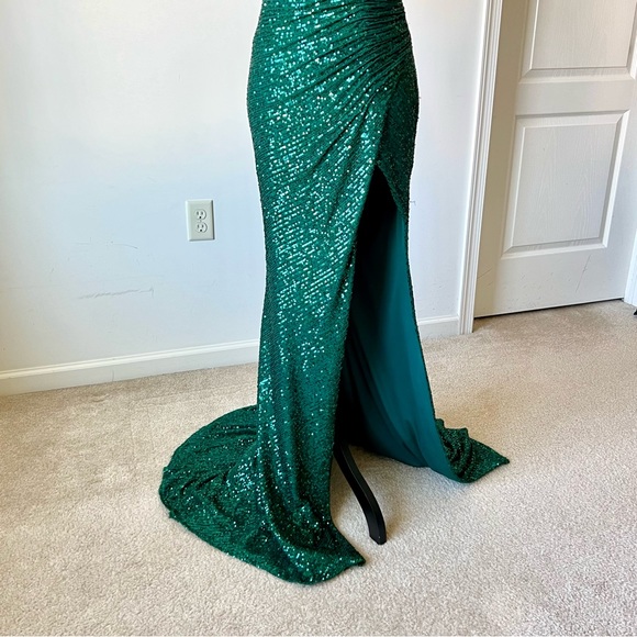 JVN by JOVANI Green Sequin Double Strap High Cutaway Slit Prom Gown—SZ. 8 - Picture 7 of 17